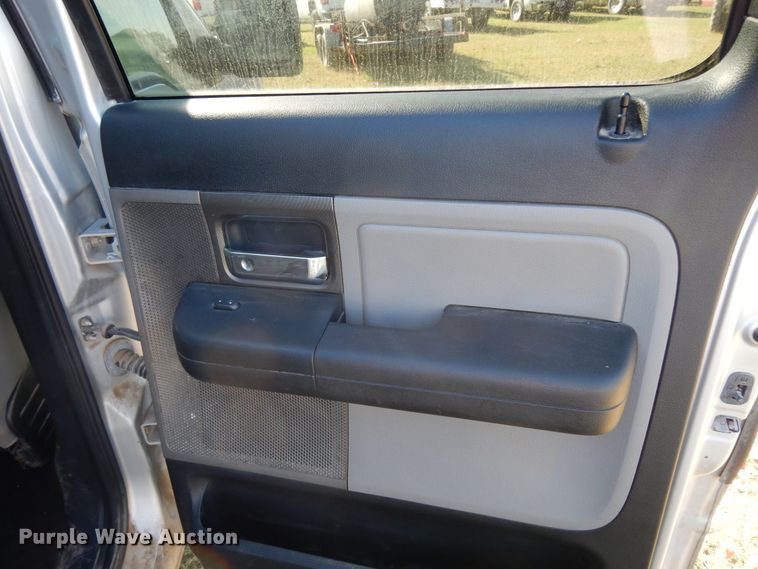 image for item DJ6710 2006 Ford F150  SuperCrew pickup truck