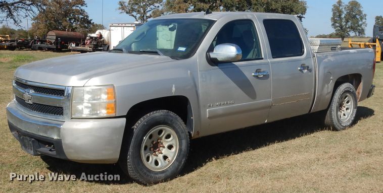 image for item DJ6715 2008 Chevrolet Silverado 1500  Crew Cab pickup truck