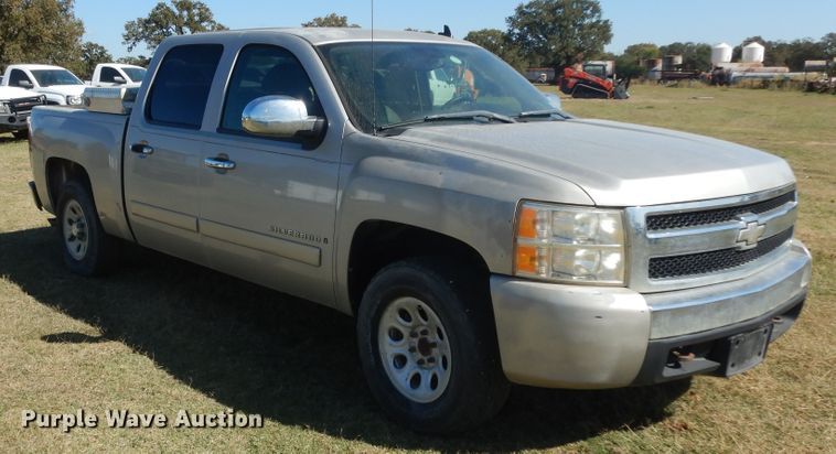 image for item DJ6715 2008 Chevrolet Silverado 1500  Crew Cab pickup truck