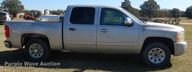 image for item DJ6715 2008 Chevrolet Silverado 1500  Crew Cab pickup truck