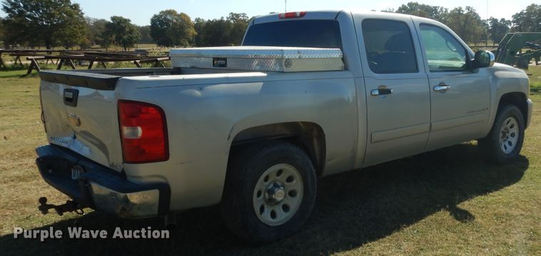 image for item DJ6715 2008 Chevrolet Silverado 1500  Crew Cab pickup truck