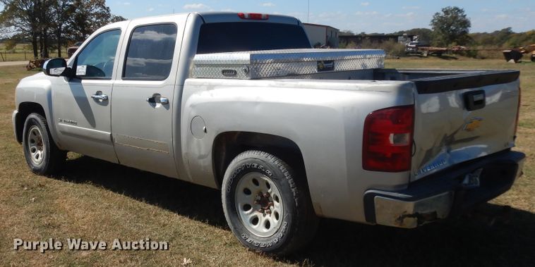 image for item DJ6715 2008 Chevrolet Silverado 1500  Crew Cab pickup truck
