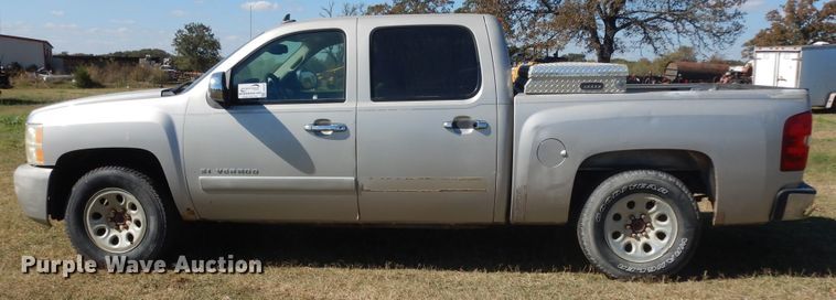 image for item DJ6715 2008 Chevrolet Silverado 1500  Crew Cab pickup truck
