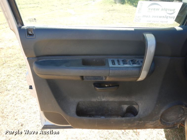 image for item DJ6715 2008 Chevrolet Silverado 1500  Crew Cab pickup truck