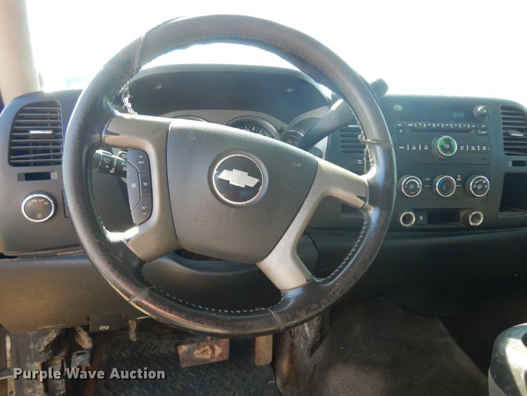 image for item DJ6715 2008 Chevrolet Silverado 1500  Crew Cab pickup truck