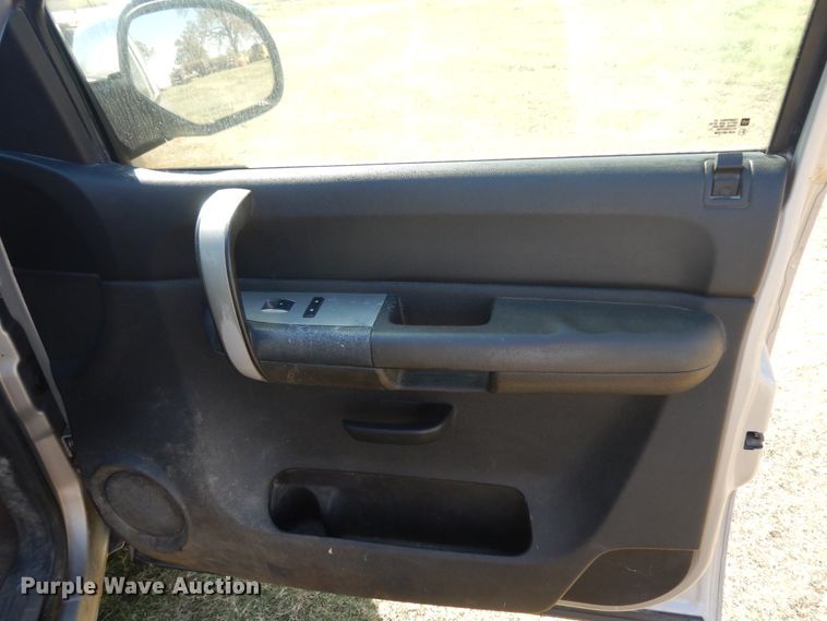 image for item DJ6715 2008 Chevrolet Silverado 1500  Crew Cab pickup truck