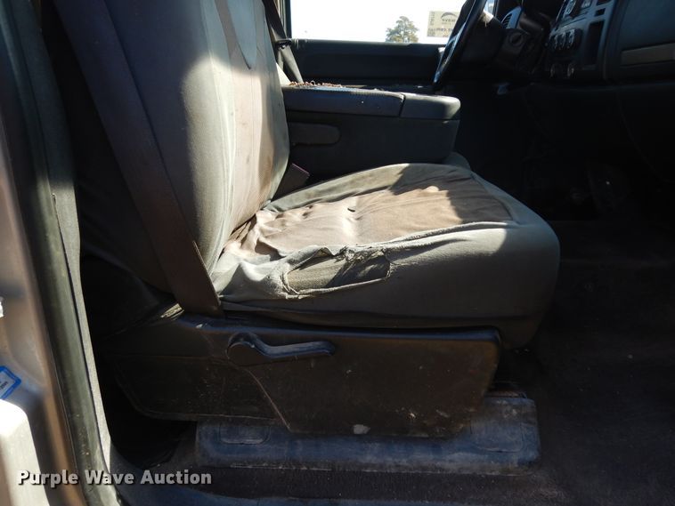 image for item DJ6715 2008 Chevrolet Silverado 1500  Crew Cab pickup truck