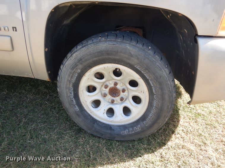 image for item DJ6715 2008 Chevrolet Silverado 1500  Crew Cab pickup truck