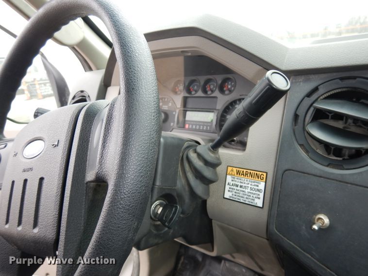 image for item DJ6938 2008 Ford F550 Super Duty  utility truck with crane