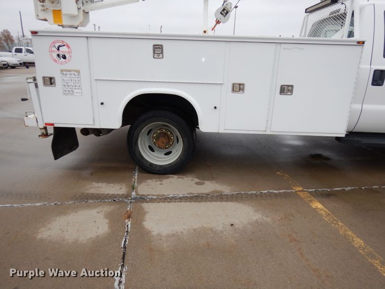 image for item DJ6938 2008 Ford F550 Super Duty  utility truck with crane