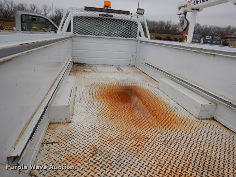 image for item DJ6938 2008 Ford F550 Super Duty  utility truck with crane