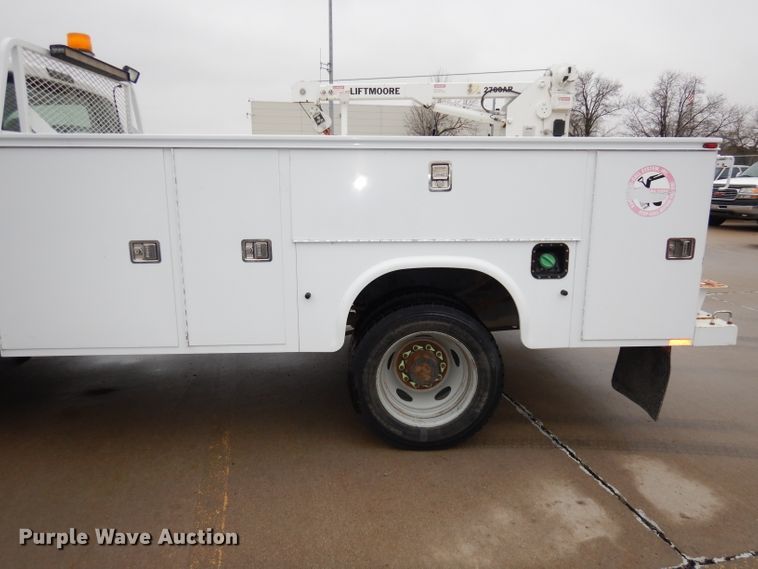 image for item DJ6938 2008 Ford F550 Super Duty  utility truck with crane