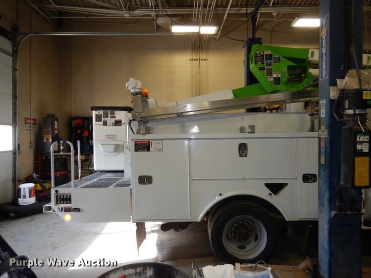 image for item DJ6958 2013 Ford F550 Super Duty  bucket truck