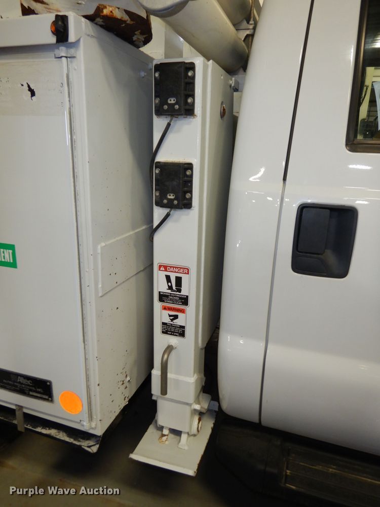 image for item DJ6958 2013 Ford F550 Super Duty  bucket truck