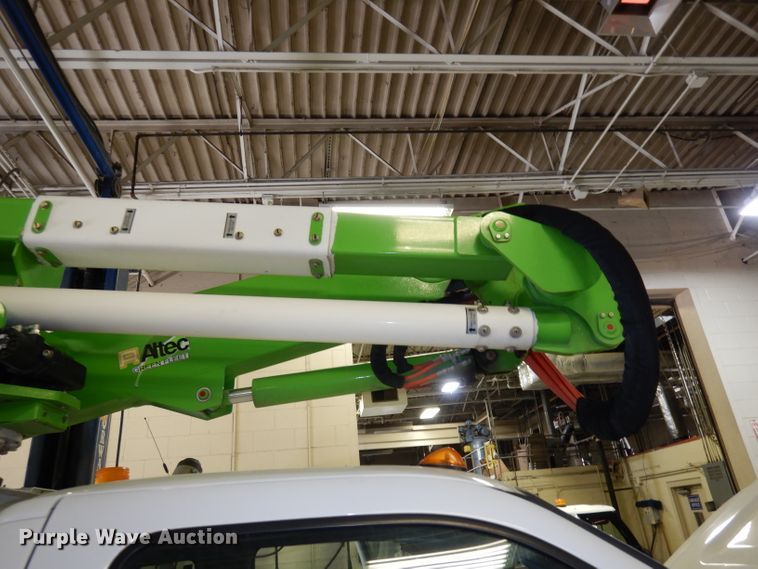 image for item DJ6958 2013 Ford F550 Super Duty  bucket truck