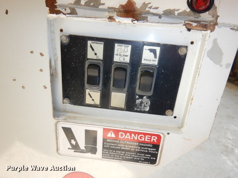 image for item DJ6958 2013 Ford F550 Super Duty  bucket truck