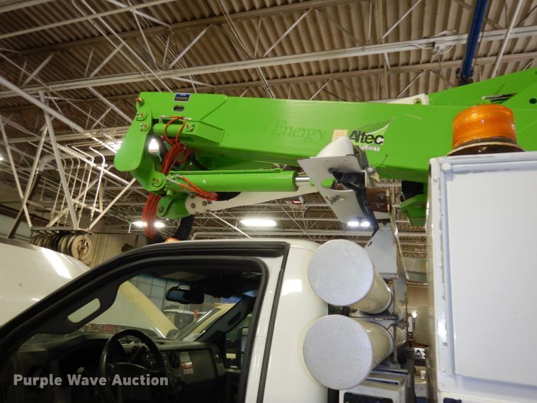 image for item DJ6958 2013 Ford F550 Super Duty  bucket truck