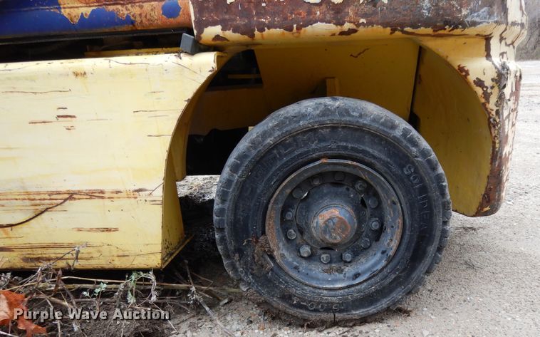 image for item DJ8005 Komatsu FG25T-12  forklift