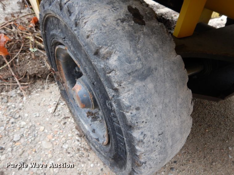 image for item DJ8005 Komatsu FG25T-12  forklift