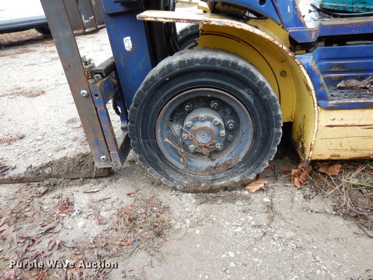 image for item DJ8005 Komatsu FG25T-12  forklift