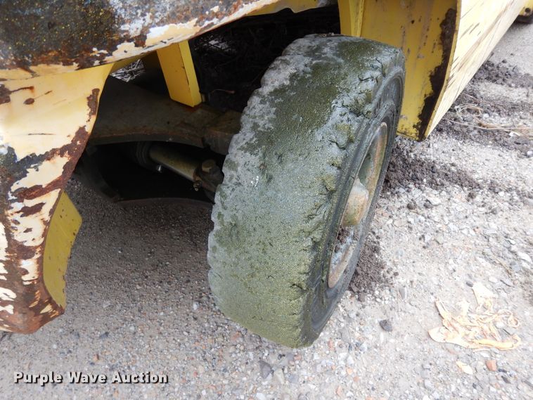 image for item DJ8005 Komatsu FG25T-12  forklift