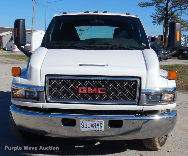 image for item DY9602 2005 GMC C5500  Crew Cab flatbed truck