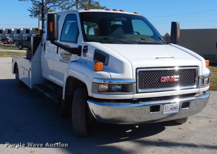 image for item DY9602 2005 GMC C5500  Crew Cab flatbed truck