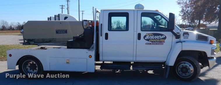 image for item DY9602 2005 GMC C5500  Crew Cab flatbed truck