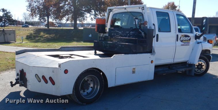 image for item DY9602 2005 GMC C5500  Crew Cab flatbed truck