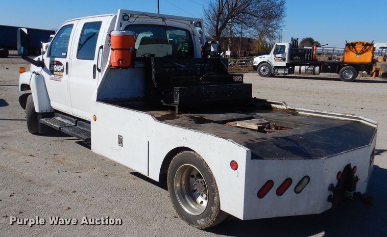 image for item DY9602 2005 GMC C5500  Crew Cab flatbed truck