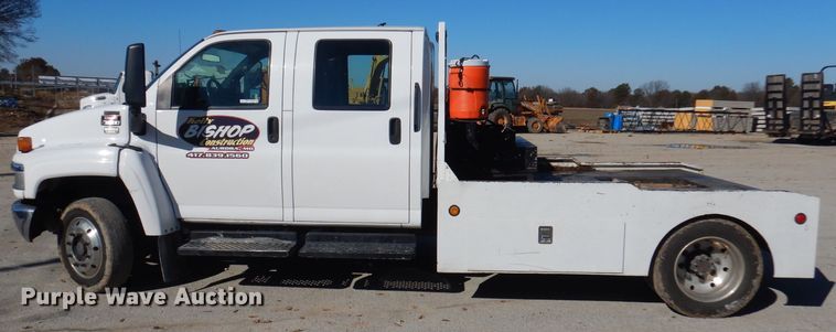 image for item DY9602 2005 GMC C5500  Crew Cab flatbed truck