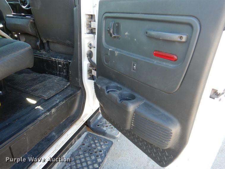 image for item DY9602 2005 GMC C5500  Crew Cab flatbed truck