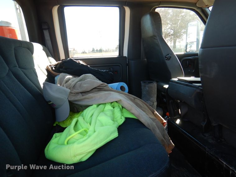 image for item DY9602 2005 GMC C5500  Crew Cab flatbed truck