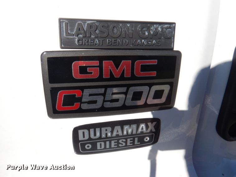 image for item DY9602 2005 GMC C5500  Crew Cab flatbed truck