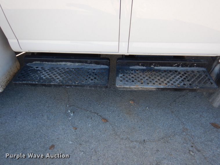 image for item DY9602 2005 GMC C5500  Crew Cab flatbed truck