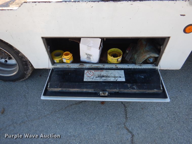 image for item DY9602 2005 GMC C5500  Crew Cab flatbed truck