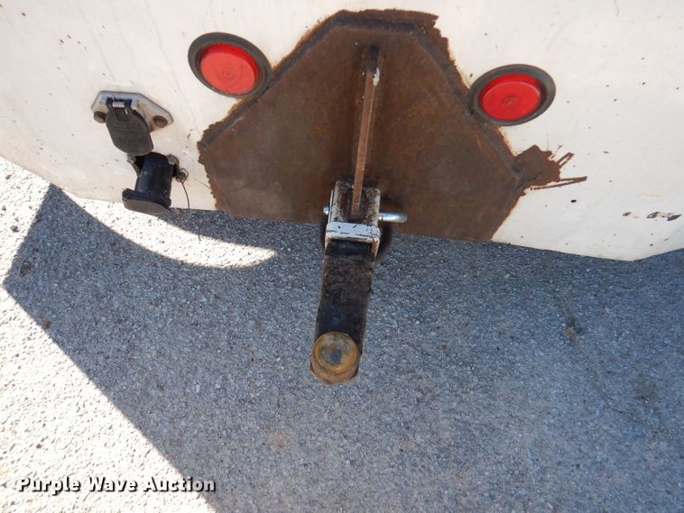 image for item DY9602 2005 GMC C5500  Crew Cab flatbed truck