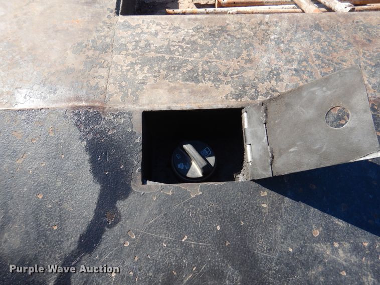 image for item DY9602 2005 GMC C5500  Crew Cab flatbed truck