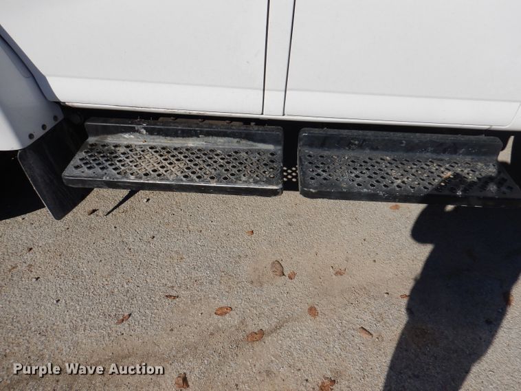 image for item DY9602 2005 GMC C5500  Crew Cab flatbed truck