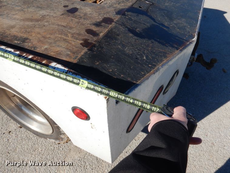 image for item DY9602 2005 GMC C5500  Crew Cab flatbed truck