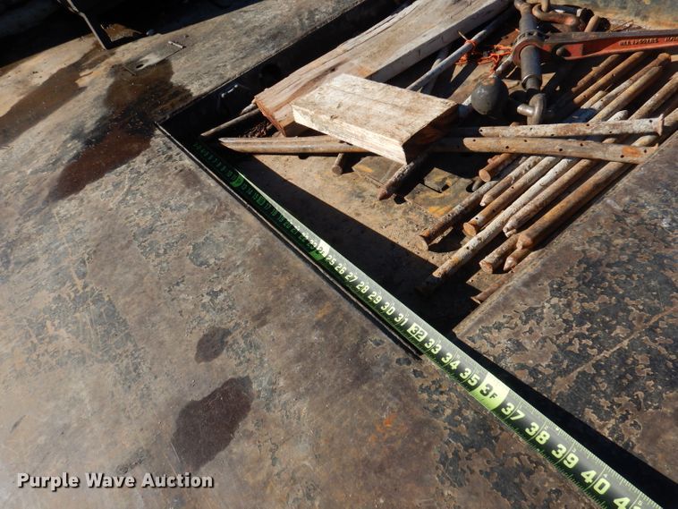 image for item DY9602 2005 GMC C5500  Crew Cab flatbed truck