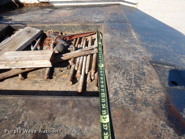 image for item DY9602 2005 GMC C5500  Crew Cab flatbed truck