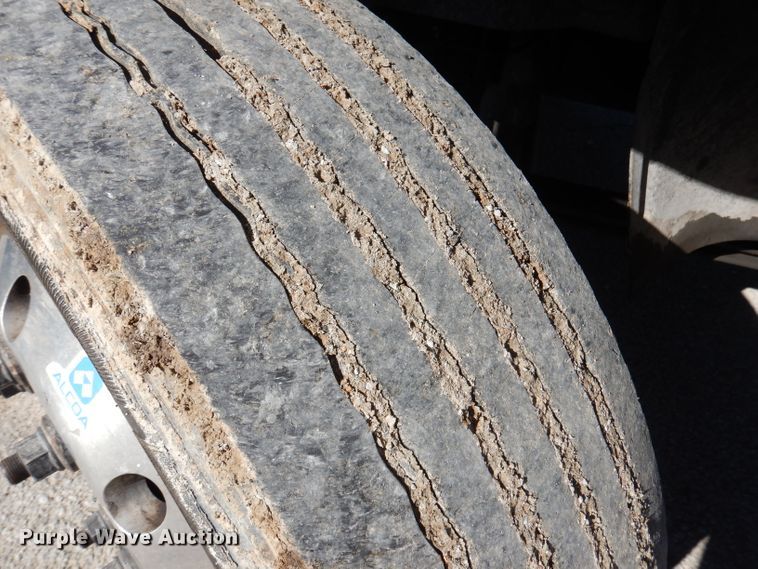 image for item DY9602 2005 GMC C5500  Crew Cab flatbed truck