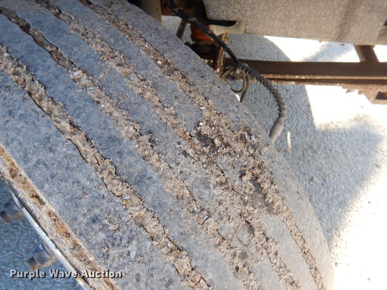 image for item DY9602 2005 GMC C5500  Crew Cab flatbed truck