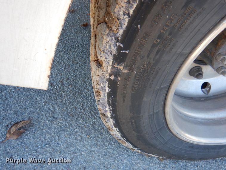 image for item DY9602 2005 GMC C5500  Crew Cab flatbed truck