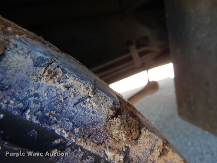 image for item DY9602 2005 GMC C5500  Crew Cab flatbed truck