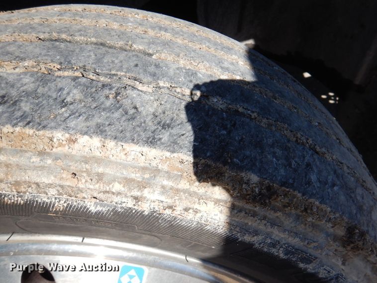 image for item DY9602 2005 GMC C5500  Crew Cab flatbed truck