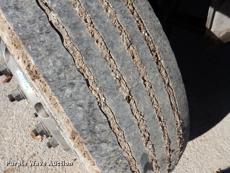 image for item DY9602 2005 GMC C5500  Crew Cab flatbed truck