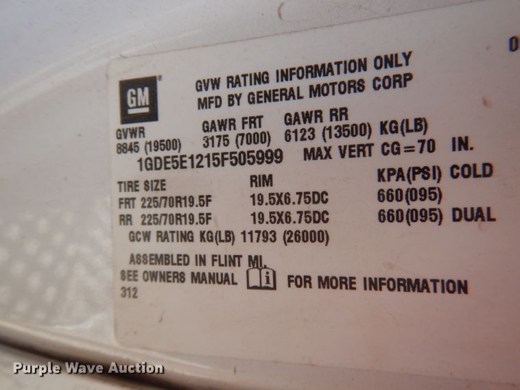 image for item DY9602 2005 GMC C5500  Crew Cab flatbed truck