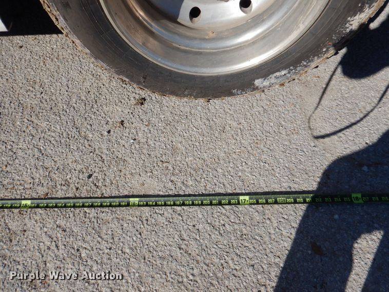 image for item DY9602 2005 GMC C5500  Crew Cab flatbed truck